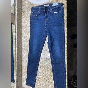 Levi’s 710 eans size 29